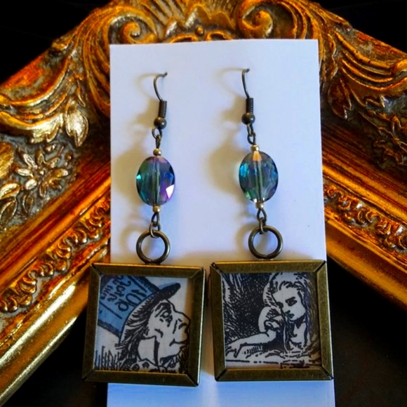 💥THE ALICE - Alice In Wonderland Brass, Crystal, and Glass Hook Earrings - Picture 8 of 9